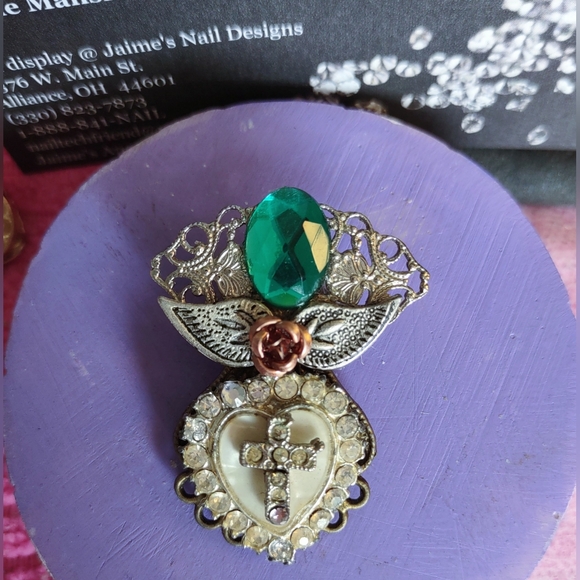 Sacred Heart Inspirational Vintage Angel Brooch - Picture 13 of 13